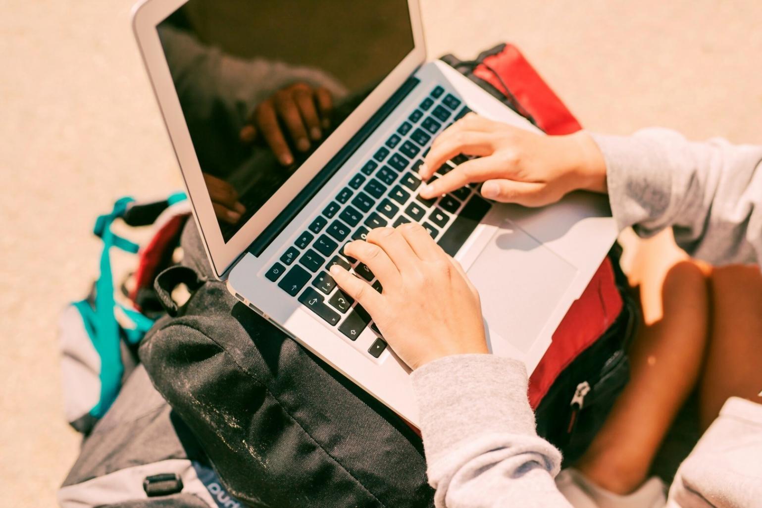 Modern learning environment with AR and AI development workstations